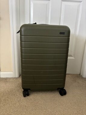 Away the bigger Carry-On Spinner Suitcase